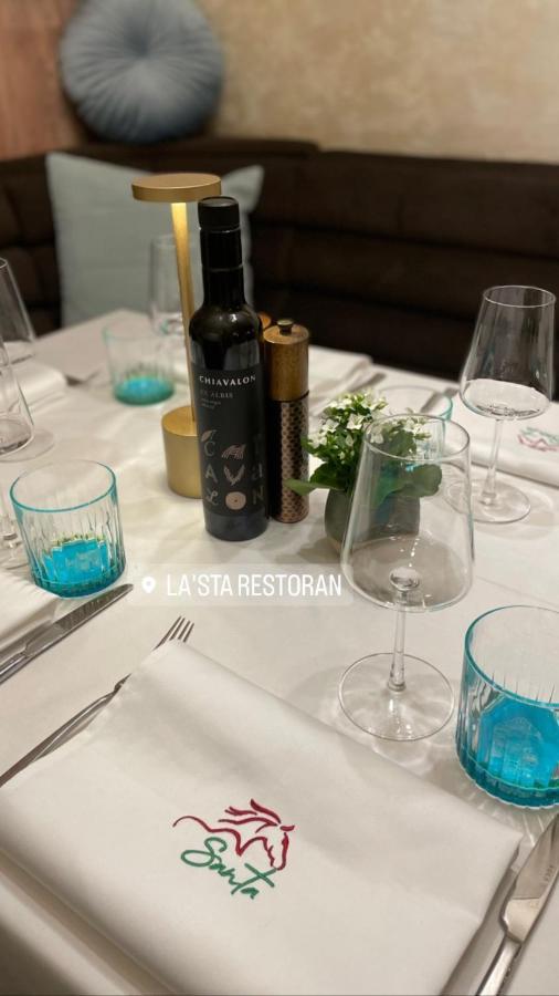 Santa Villa & Restaurant Sremska Mitrovica Eksteriør billede