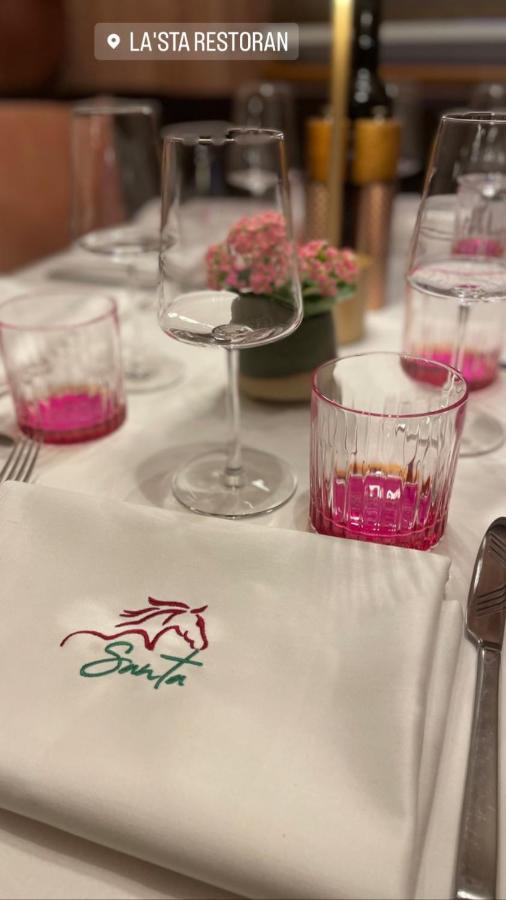 Santa Villa & Restaurant Sremska Mitrovica Eksteriør billede