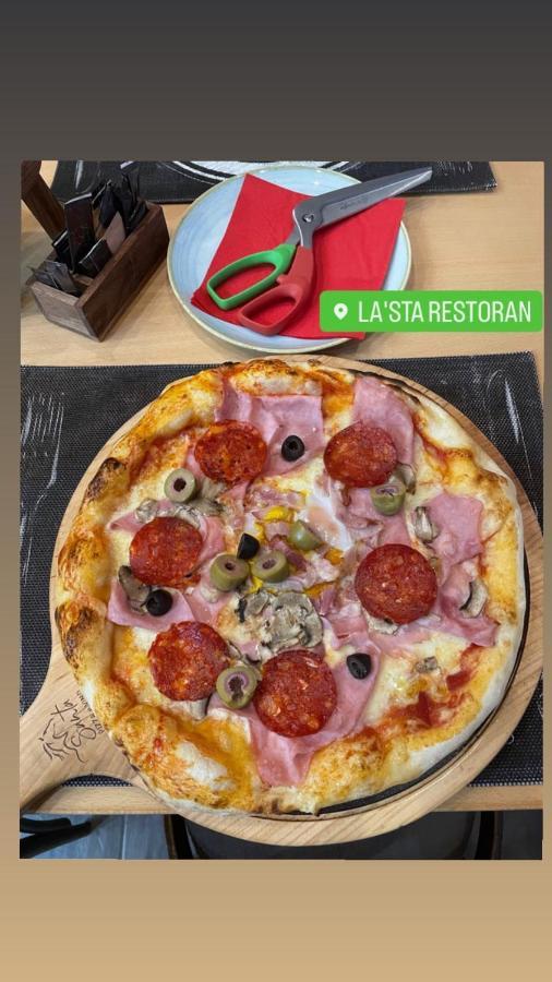 Santa Villa & Restaurant Sremska Mitrovica Eksteriør billede