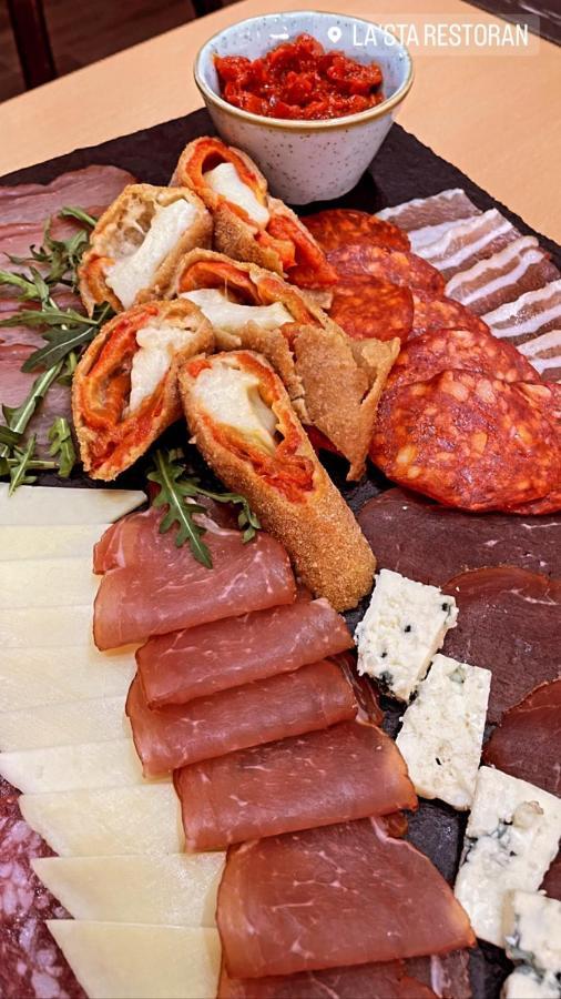 Santa Villa & Restaurant Sremska Mitrovica Eksteriør billede