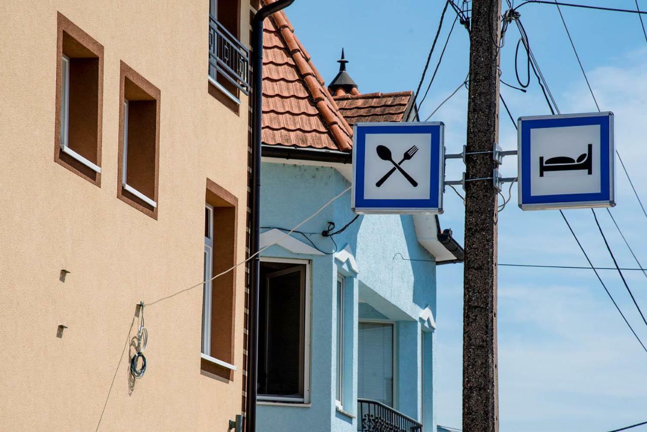Santa Villa & Restaurant Sremska Mitrovica Eksteriør billede